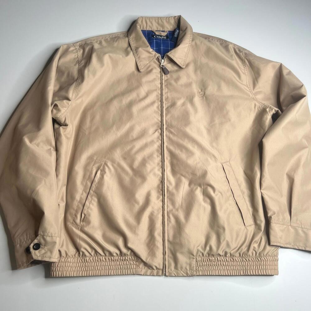 CHAPS Men's L/G Beige/Tan Scovill Zip Harrington Style Jacket Coat Blue Plaid‎